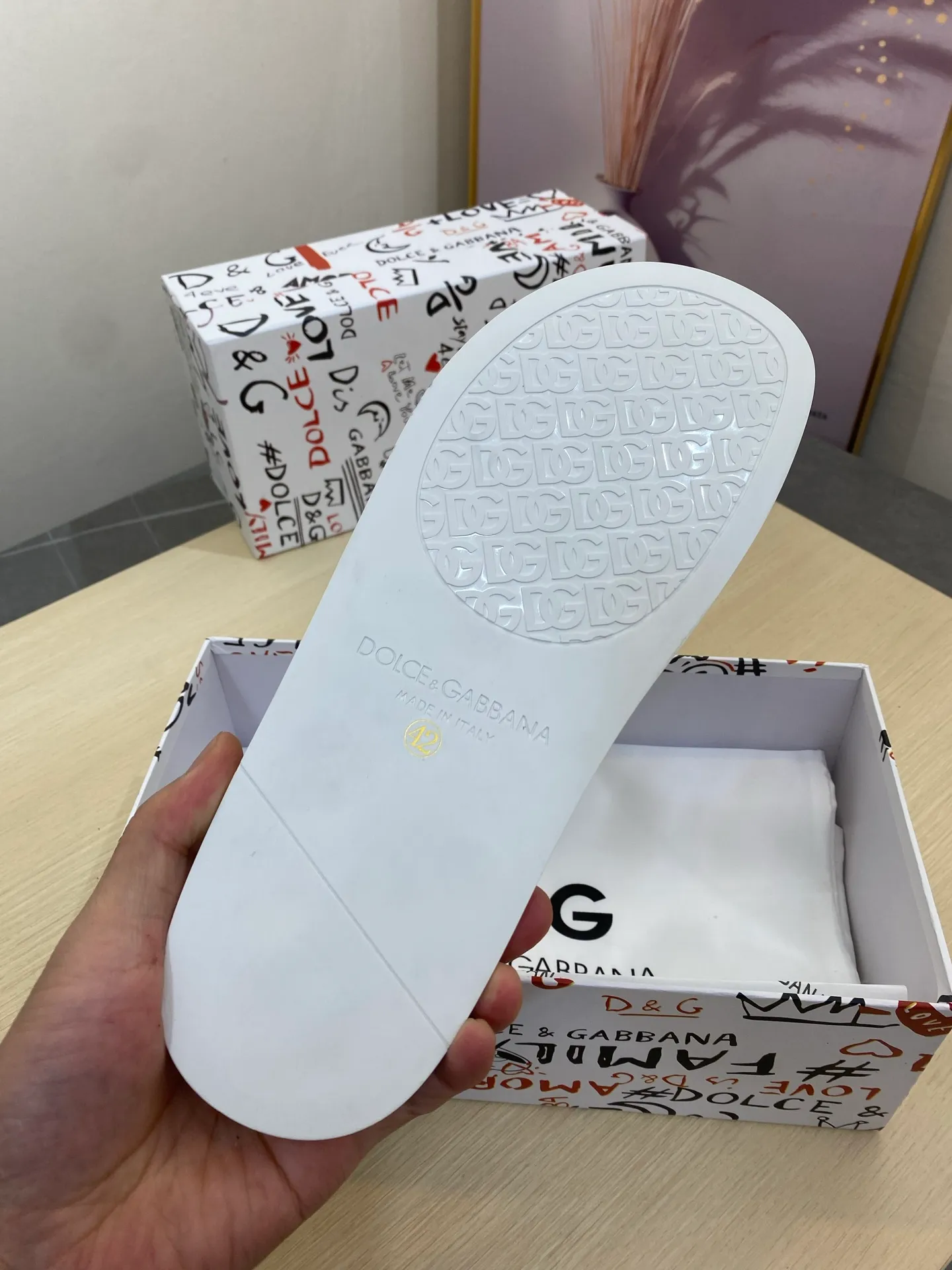 ⬛️Ex-factory price p260 [DG~] Men's high-end slippers are on sale at the same time in 2025z cabinets 🔶Size: 38-44#️⃣ 🔷2 colors, the upper is made of pure handmade rubber, luxurious materials, low-key and luxurious in one! Size: 39-44 (45 customized)